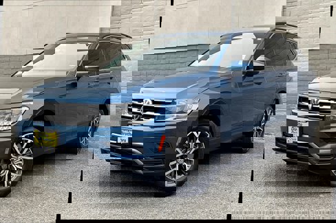 Used 2019 Volkswagen Tiguan SE w/ Panoramic Sunroof Package image 12