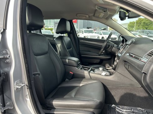 Used 2020 Chrysler 300 Touring L w/ 300 Premium Group image 28