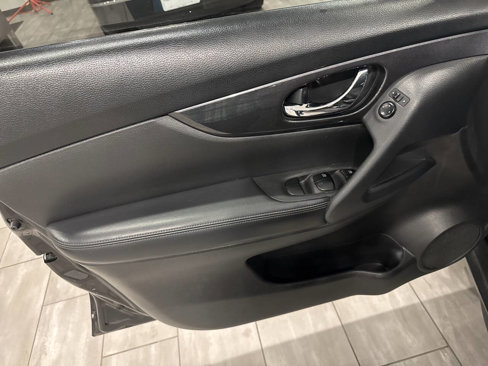 Used 2017 Nissan Rogue S image 23