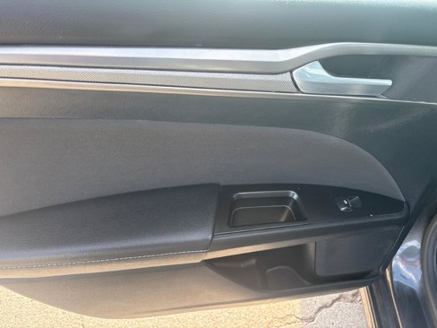 Used 2017 Ford Fusion SE w/ Fusion SE Technology Package image 22