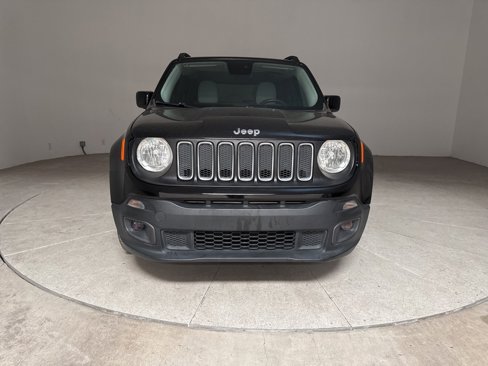 Used 2016 Jeep Renegade Latitude image 3