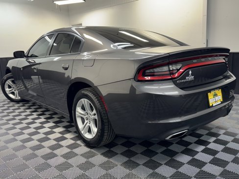 Used 2016 Dodge Charger SE image 4
