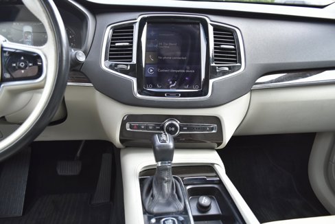 Used 2018 Volvo XC90 T6 Momentum w/ Convenience Package image 18