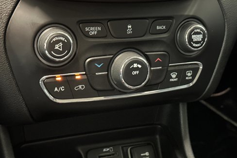 Used 2015 Jeep Cherokee Latitude image 18