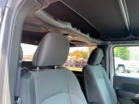 Used 2018 Jeep Wrangler Sport image 39