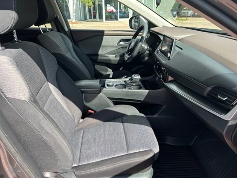 Used 2021 Nissan Rogue SV image 26