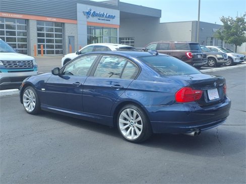 Used 2011 BMW 328i xDrive Sedan image 4