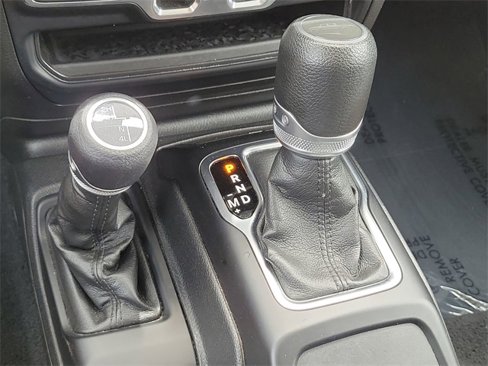 Used 2023 Jeep Gladiator Sport image 15