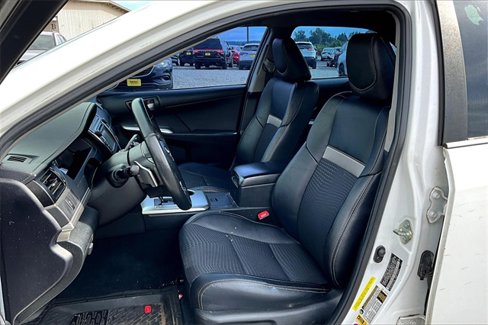 Used 2014 Toyota Camry L image 8