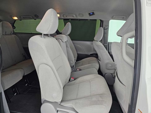 Used 2020 Toyota Sienna LE image 12