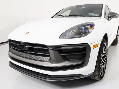 Certified 2025 Porsche Macan Turbo image 15