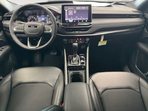 New 2026 Jeep Compass Latitude image 17