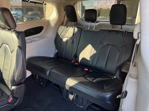 Used 2017 Chrysler Pacifica Touring-L image 22