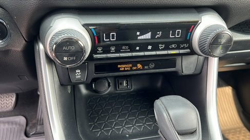 Used 2019 Toyota RAV4 XLE w/ Carpet Mat Package image 21