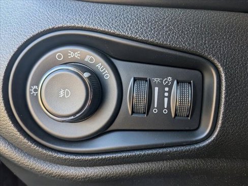 Used 2017 Jeep Renegade Altitude image 16
