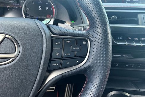 Used 2019 Lexus UX 200 image 19