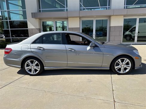 Used 2012 Mercedes-Benz E 350 4MATIC Sedan image 4