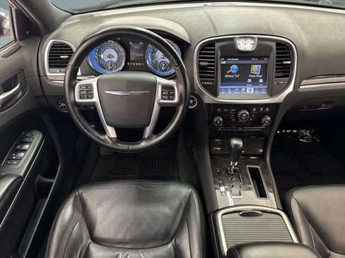 Used 2011 Chrysler 300 Limited image 4