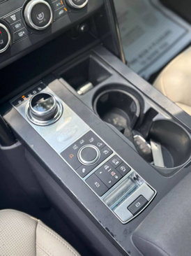 Used 2017 Land Rover Discovery SE image 17