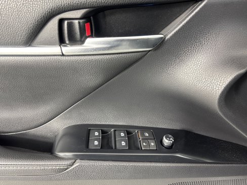 Used 2020 Toyota Camry XSE image 11