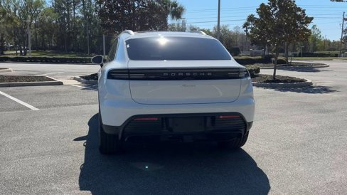 New 2025 Porsche Macan Electric image 7