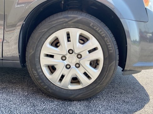 Used 2019 Dodge Grand Caravan SE image 12
