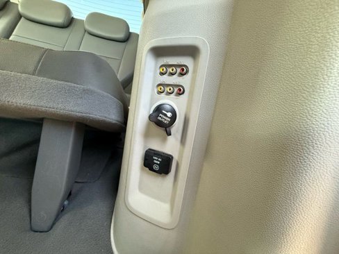 Used 2010 Dodge Grand Caravan SXT image 16