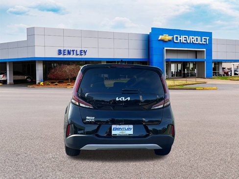 Used 2023 Kia Soul LX image 6