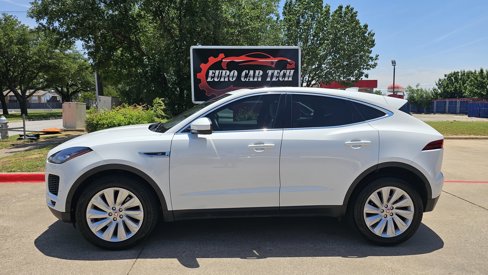 Used 2018 Jaguar E-PACE SE image 2