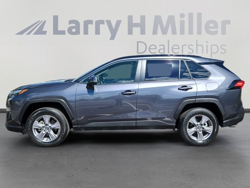 Used 2025 Toyota RAV4 XLE image 2