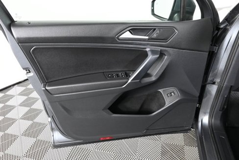 Used 2018 Volkswagen Tiguan SEL image 22