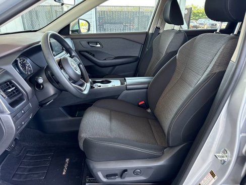 Used 2023 Nissan Rogue SV image 9