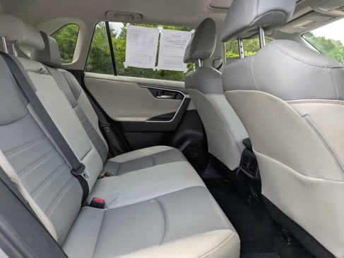 Used 2019 Toyota RAV4 Limited image 32