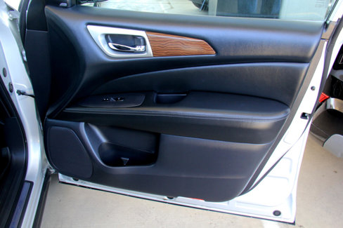 Used 2017 Nissan Pathfinder Platinum image 32