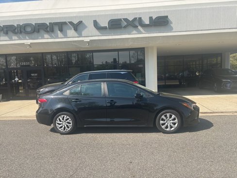 Used 2021 Toyota Corolla LE image 6