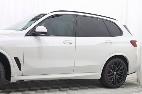 Used 2022 BMW X5 xDrive40i w/ M Sport Package image 3