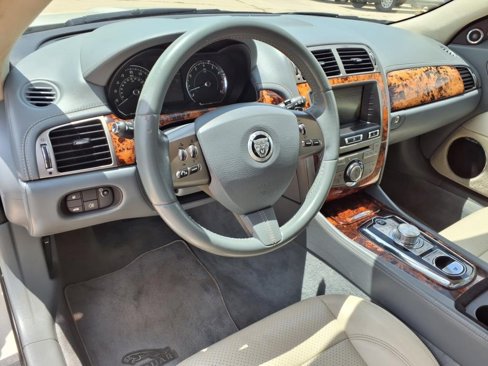 Used 2010 Jaguar XK Convertible image 14