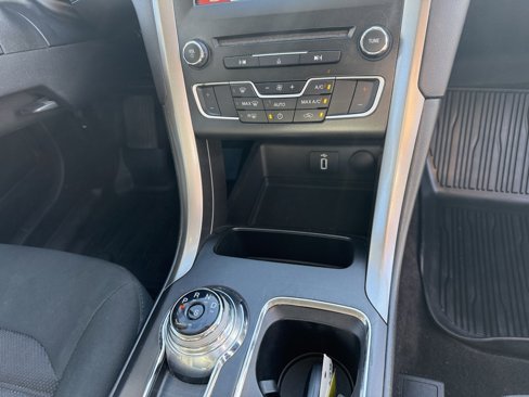 Used 2018 Ford Fusion SE w/ Fusion SE Technology Package image 28