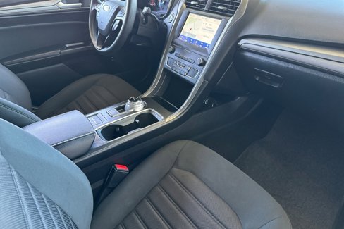 Used 2020 Ford Fusion SE image 32