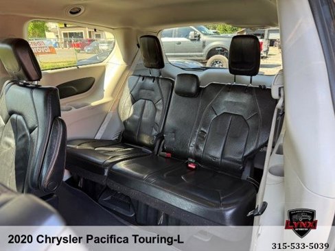 Used 2020 Chrysler Pacifica Touring-L image 39