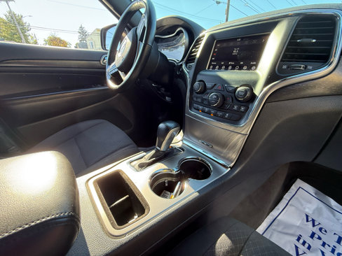 Used 2018 Jeep Grand Cherokee Laredo image 25
