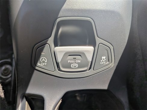 Certified 2020 Jeep Renegade Altitude image 17
