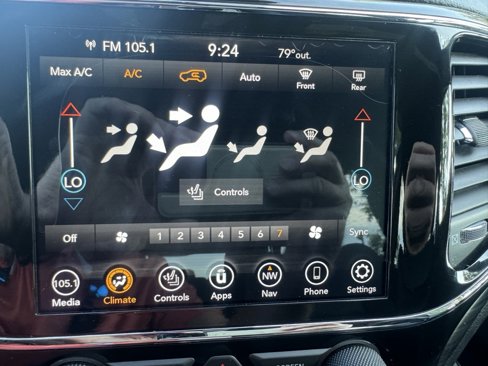 Used 2021 Jeep Grand Cherokee Laredo X image 26