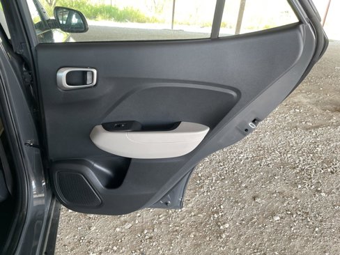 Used 2024 Hyundai Venue SEL image 31