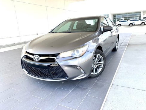 Used 2017 Toyota Camry SE image 1