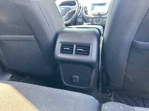 Used 2018 Chevrolet Equinox LT image 12