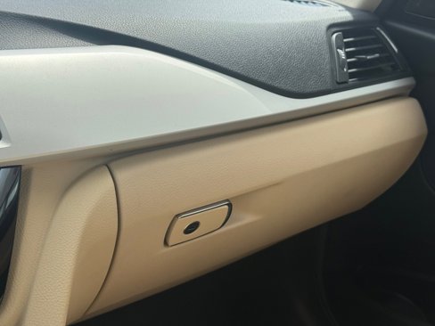Used 2018 BMW 320i Sedan image 22