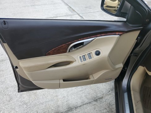 Used 2010 Buick LaCrosse CXS w/ Touring Package image 10