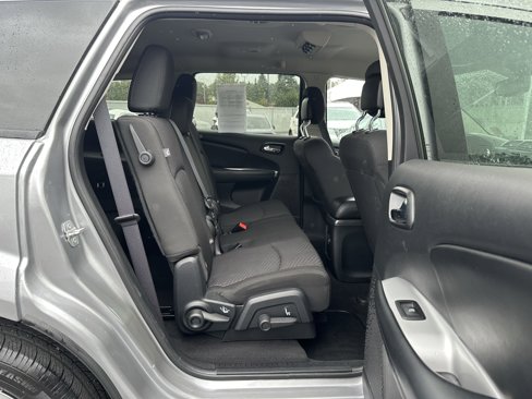 Used 2016 Dodge Journey SE w/ Flexible Seating Group image 12