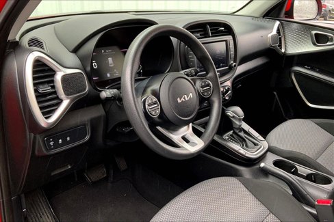 Used 2023 Kia Soul LX image 12